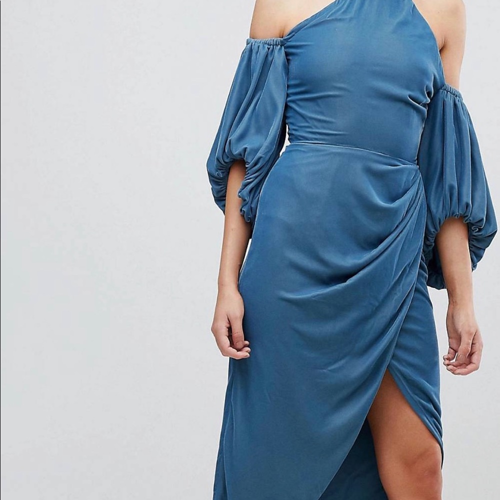 Blue balloon sleeve draped velvet dress.